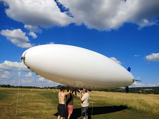 10-m-RC-Blimp---before-flight