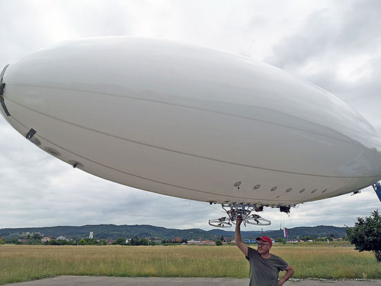 10-m-RC-Blimp---between-flights