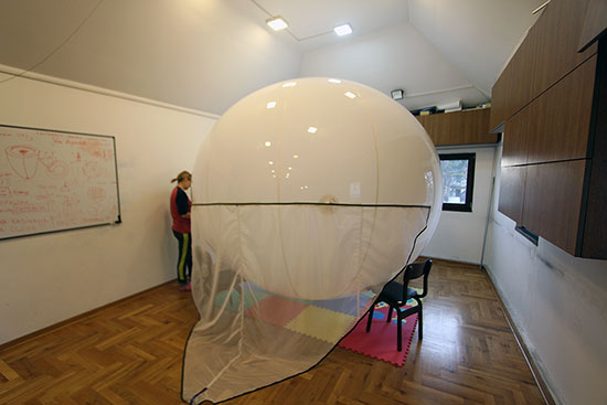 2-kg-Ellipsoid-Aerostat-with-stabilization-sail