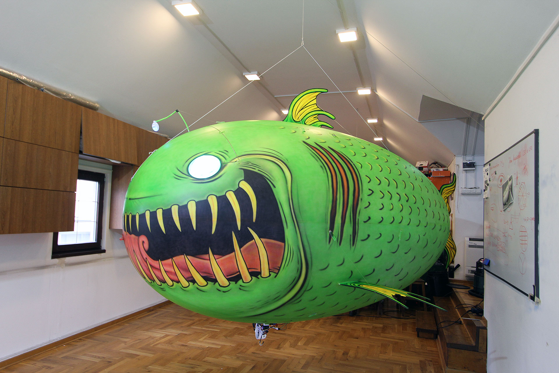 Sticky-Fish-3-m-Indoor-Blimp